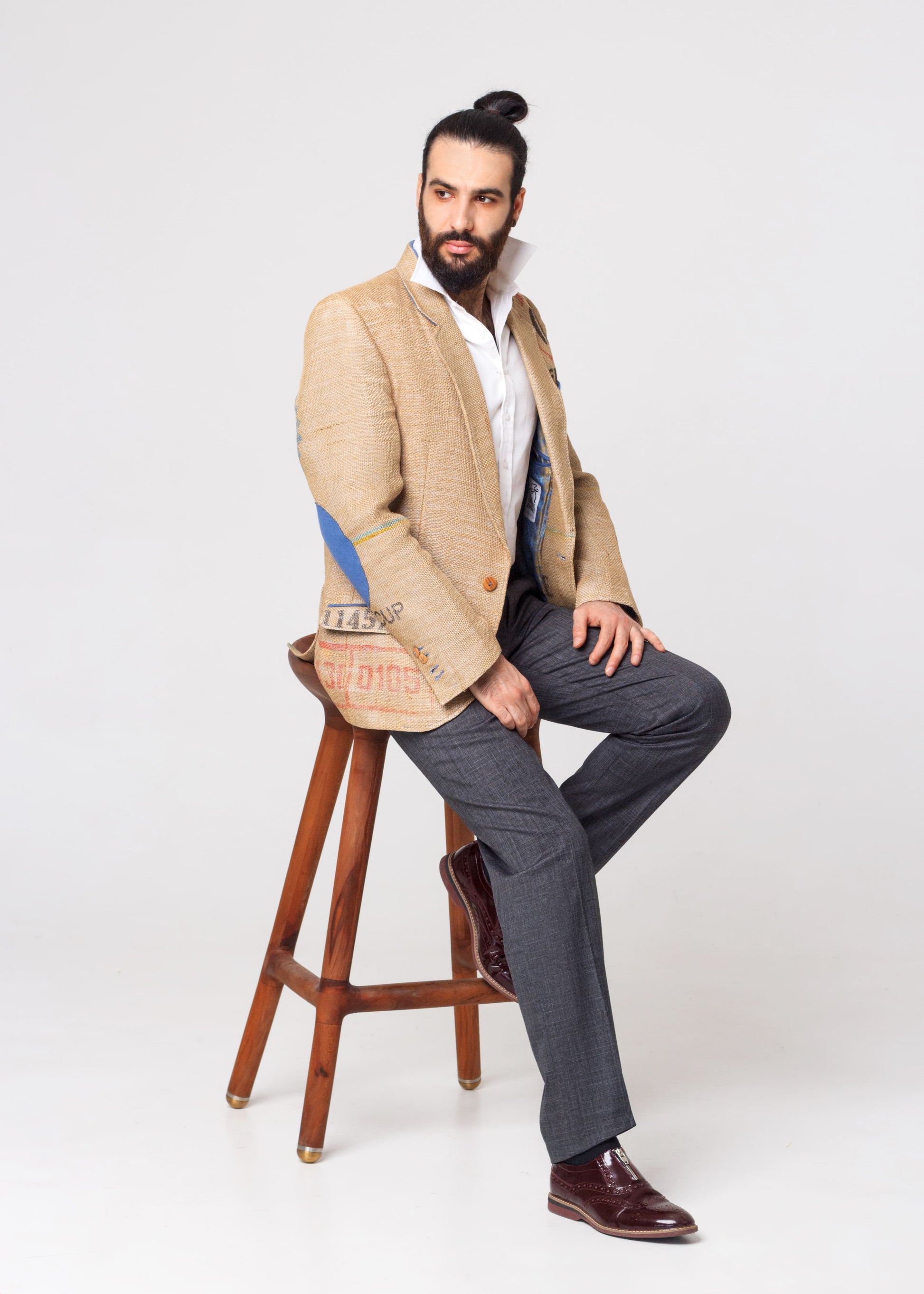 Exquisit blazer for a gentleman style from upcycled coffee sacks