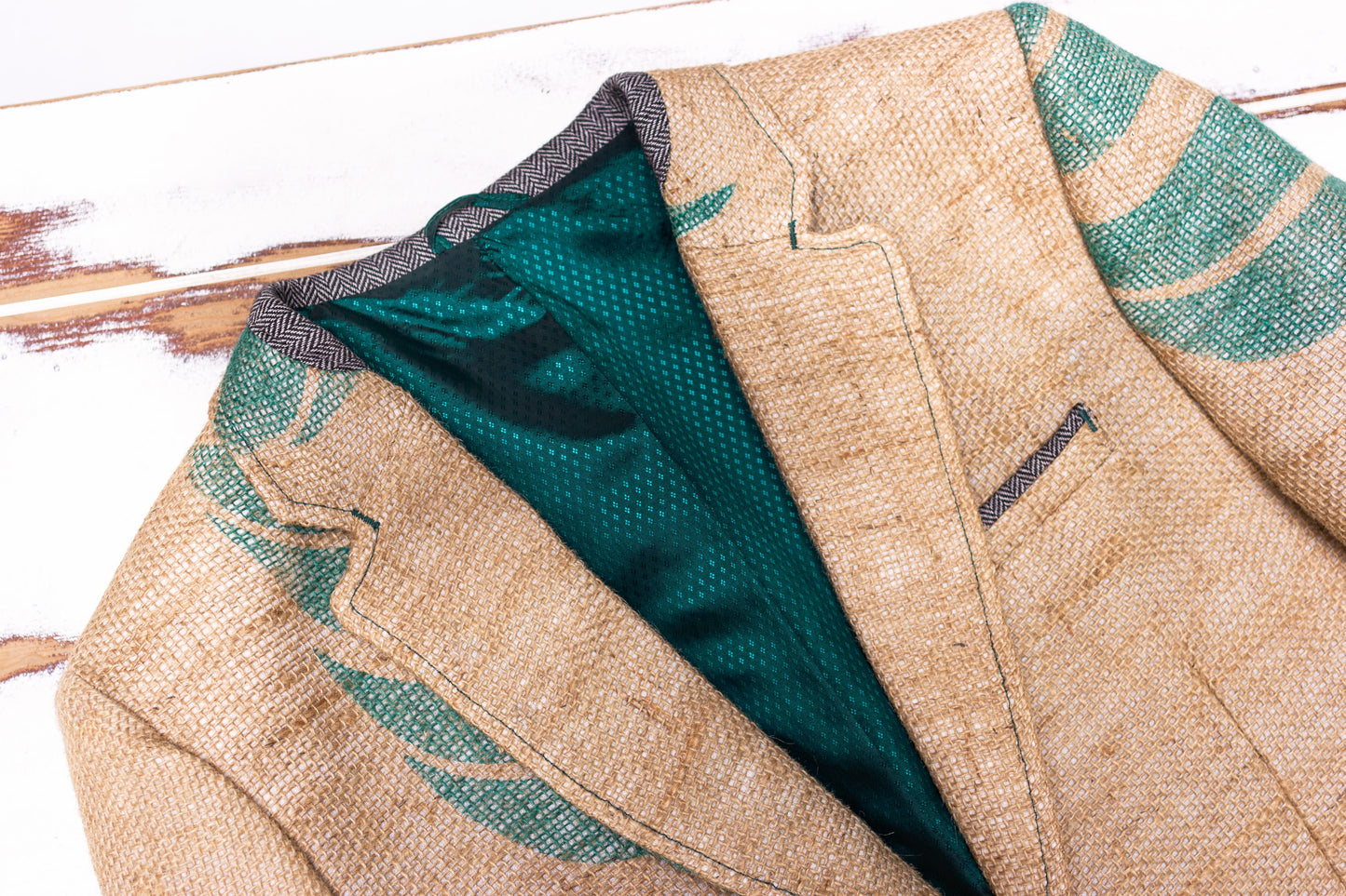Unique jacket for men made of upcycled Brazilian coffee sacks from a German sustainable fashion brand THE COFFEE JACKET®