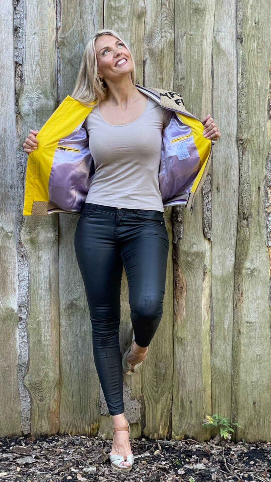 Farbenfrohes Innenleben der Hingucker Jacke, Modell LA PERLA