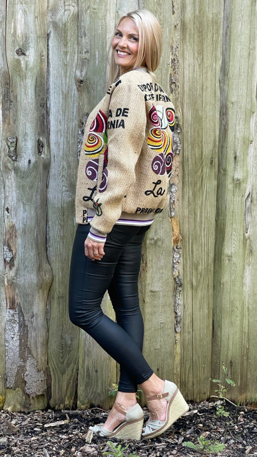Coole Outdoorjacke aus Kaffeesäcken von der Deutchen THE COFFEE JACKET® Marke
